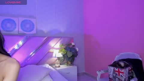 Snapshot of ari_sunshine chatting on December 30, 2024, 8:47 pm Ari  online show from December 30, 2024, 8:47 pm