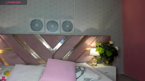 Snapshot of ari_sunshine chatting on January 3, 2025, 7:50 pm Ari  online show from January 3, 2025, 7:50 pm