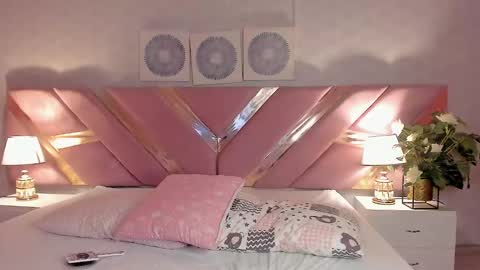 Snapshot of ari_sunshine chatting on February 5, 2025, 1:15 am Ari  online show from February 5, 2025, 1:15 am