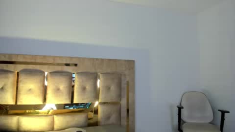 Snapshot of ari_sunshine chatting on November 18, 2025, 1:55 am Ari online show from November 18, 2025, 1:55 am