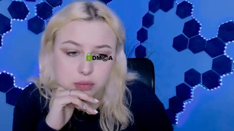 aria_blaze_ online show from April 1, 2026, 8:48 am