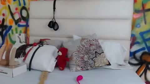 Snapshot of aria_martiin chatting on February 12, 2025, 12:01 pm aria online show from February 12, 2025, 12:01 pm