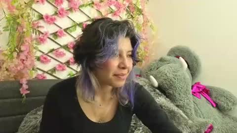 Snapshot of aria_silk chatting on June 25, 2026, 10:47 pm aria_silk online show from June 25, 2026, 10:47 pm