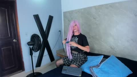 aria_skyee online show from April 24, 2026, 1:02 pm