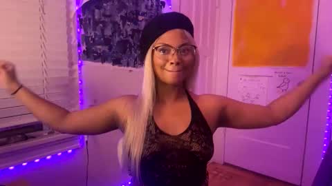 Snapshot of ariaatelier chatting on December 22, 2025, 8:11 am Aria Atelier online show from December 22, 2025, 8:11 am