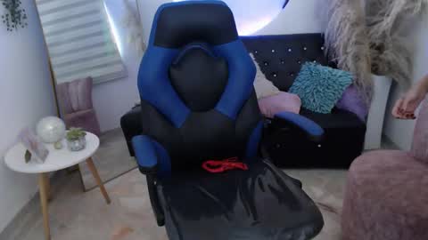 ariah_cute online show from April 18, 2026, 7:51 pm