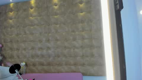  ARIANA MORELLY online show from April 16, 2026, 12:17 pm