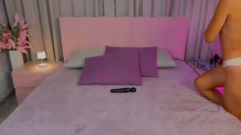 Snapshot of ariana_petite chatting on July 16, 2026, 12:27 am Ariana online show from July 16, 2026, 12:27 am