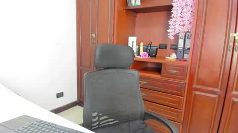 Snapshot of arianacontee chatting on September 27, 2025, 8:19 am Andrea online show from September 27, 2025, 8:19 am