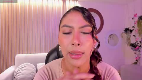 Ariana Dumont online show from October 11, 2025, 11:31 am