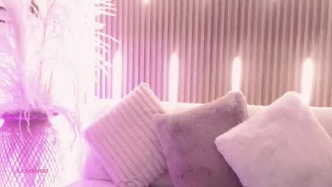 Ari  online show from November 13, 2025, 1:32 pm