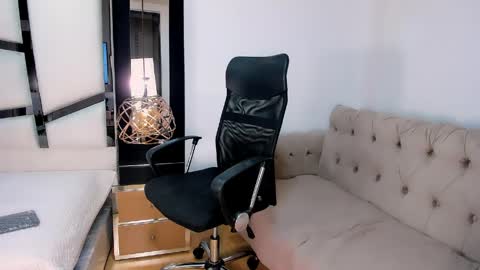 ariannarussell1 online show from May 17, 2026, 3:08 pm