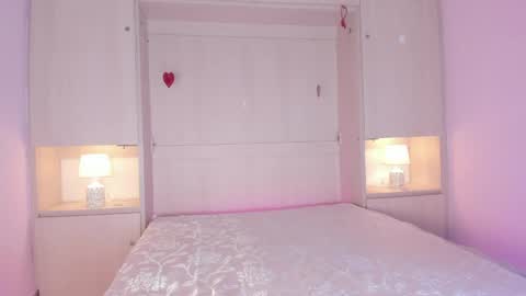 ariannavega_ online show from April 17, 2026, 12:19 pm