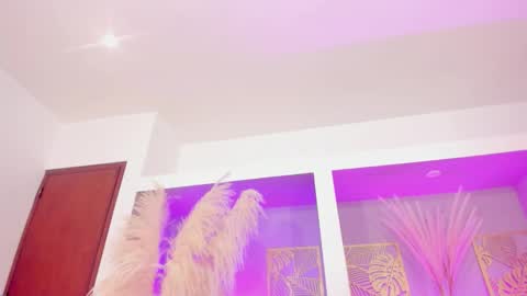 ariarusso_ online show from December 17, 2025, 8:26 pm