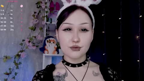 Dee online show from April 7, 2026, 4:35 am