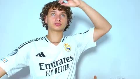 Ariel Aoir online show from April 3, 2026, 11:36 pm