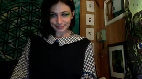 Snapshot of arielwyld chatting on December 8, 2024, 6:01 am ariel colin when hes here online show from December 8, 2024, 6:01 am