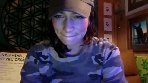 Snapshot of arielwyld chatting on January 4, 2025, 2:35 am ariel colin when hes here online show from January 4, 2025, 2:35 am