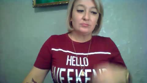 Snapshot of arielxloveresss chatting on October 19, 2025, 6:58 am ArielXLoveresss online show from October 19, 2025, 6:58 am