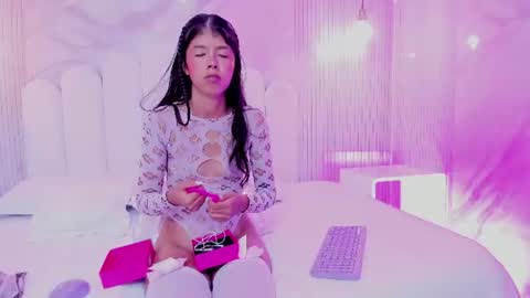 Snapshot of arietta_skinny chatting on June 22, 2026, 2:47 pm Arietta online show from June 22, 2026, 2:47 pm