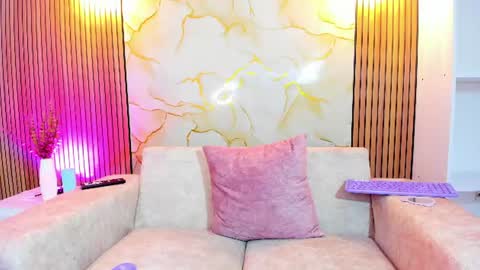 Snapshot of arietta_skinny chatting on July 28, 2026, 6:20 pm Arietta online show from July 28, 2026, 6:20 pm