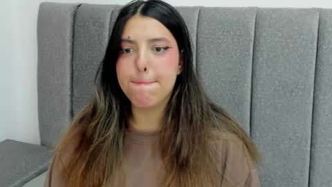 arihanna_london online show from April 10, 2026, 8:13 pm