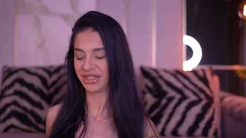 Snapshot of arinarhodes chatting on November 10, 2025, 6:29 pm Arina online show from November 10, 2025, 6:29 pm