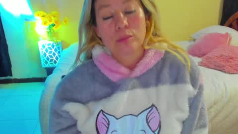 arisha_katy1 online show from February 8, 2025, 3:52 am