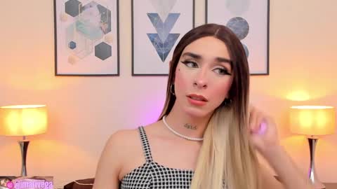 Snapshot of arivega chatting on January 8, 2025, 11:30 pm   Nice to meet you  thumb up me please its important I  LOOK MY BIO DOWN online show from January 8, 2025, 11:30 pm