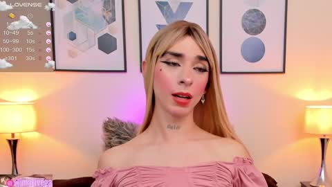 Snapshot of arivega chatting on January 12, 2025, 11:50 am   Nice to meet you  thumb up me please its important I  LOOK MY BIO DOWN online show from January 12, 2025, 11:50 am