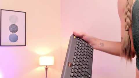   Nice to meet you  thumb up me please its important I  LOOK MY BIO DOWN online show from February 12, 2026, 4:07 am