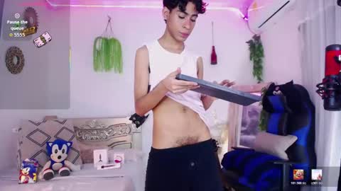 Snapshot of armondx_parkr chatting on April 10, 2026, 6:40 am armond online show from April 10, 2026, 6:40 am