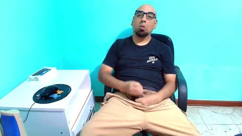 arnelux72 online show from December 2, 2025, 5:13 am