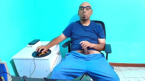 arnelux72 online show from March 8, 2026, 5:22 am