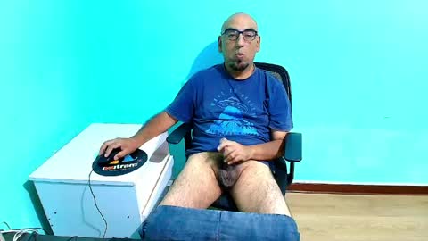 arnelux72 online show from June 5, 2026, 6:42 am