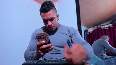 Snapshot of arnold_sexy_hot98 chatting on December 24, 2024, 1:49 am arnold sexy hot98 online show from December 24, 2024, 1:49 am