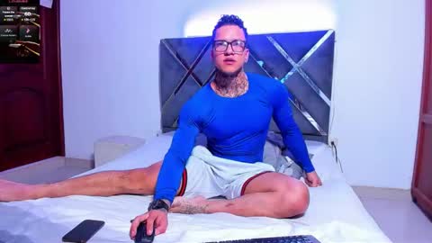 Snapshot of arnold_sexy_hot98 chatting on November 10, 2025, 5:01 pm arnold sexy hot98 online show from November 10, 2025, 5:01 pm