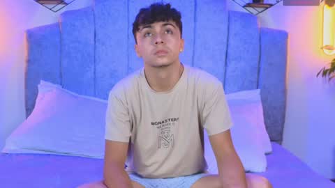 aron__cooper online show from February 4, 2025, 11:16 pm