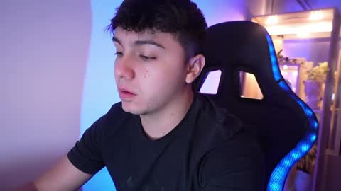 aron__cooper online show from April 18, 2026, 2:37 am