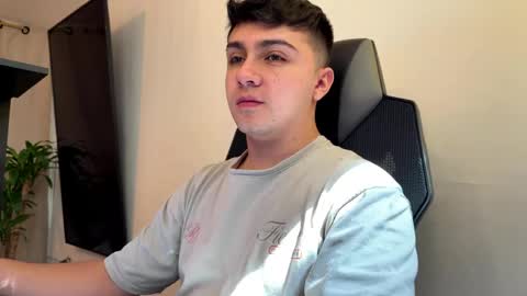Snapshot of aron__cooper chatting on May 9, 2026, 2:33 pm aron__cooper online show from May 9, 2026, 2:33 pm