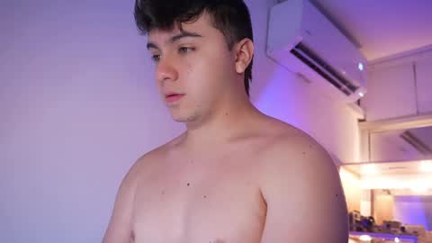 Snapshot of aron__cooper chatting on May 31, 2026, 3:15 am aron__cooper online show from May 31, 2026, 3:15 am