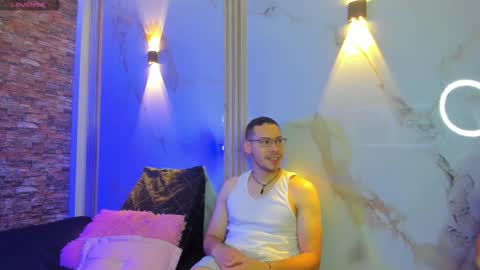 aron and molly online show from November 16, 2025, 12:33 pm