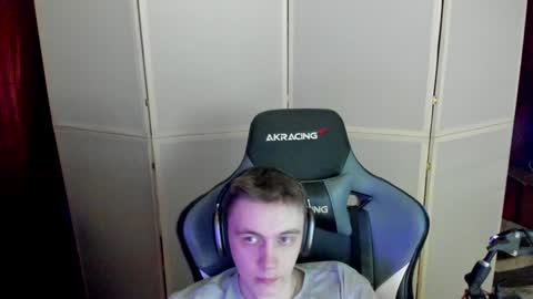 Snapshot of aron_neall chatting on December 3, 2024, 9:34 pm biggest penis  online show from December 3, 2024, 9:34 pm