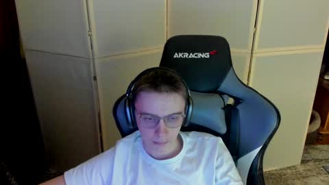 Snapshot of aron_neall chatting on December 14, 2024, 1:39 am biggest penis  online show from December 14, 2024, 1:39 am