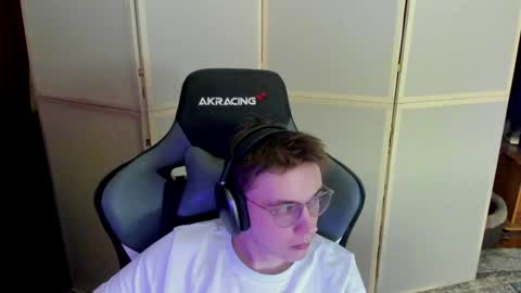 Snapshot of aron_neall chatting on December 14, 2024, 5:18 am biggest penis  online show from December 14, 2024, 5:18 am