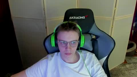 Snapshot of aron_neall chatting on December 15, 2024, 3:45 am biggest penis  online show from December 15, 2024, 3:45 am