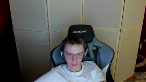 Snapshot of aron_neall chatting on December 15, 2024, 10:07 am biggest penis  online show from December 15, 2024, 10:07 am