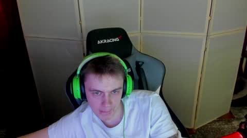 Snapshot of aron_neall chatting on December 16, 2024, 2:47 am biggest penis  online show from December 16, 2024, 2:47 am
