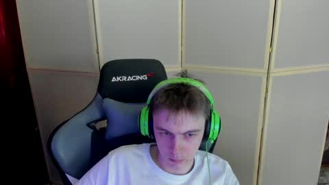 Snapshot of aron_neall chatting on December 18, 2024, 4:09 am biggest penis  online show from December 18, 2024, 4:09 am