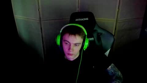 Snapshot of aron_neall chatting on December 21, 2024, 7:35 am biggest penis  online show from December 21, 2024, 7:35 am
